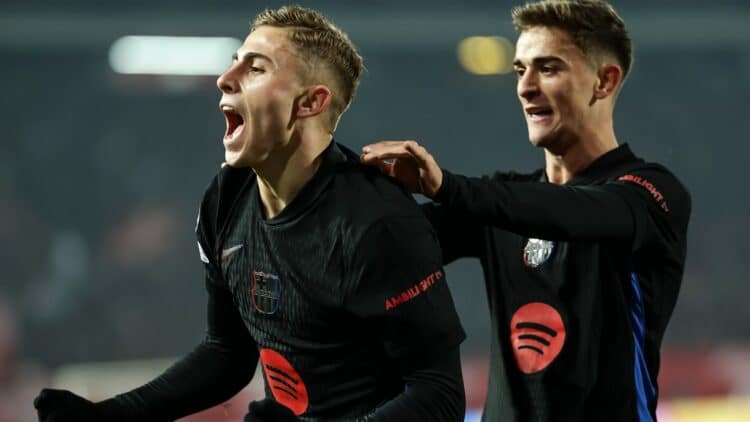 Fermín y Gavi celebran un gol.