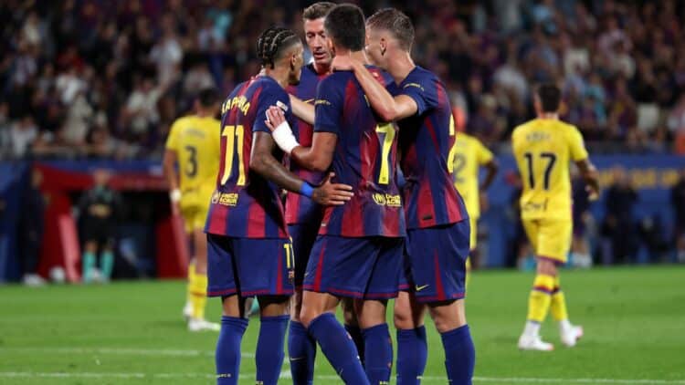 Ferran Torres y Lewandowski, celebrando un gol del Barça