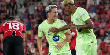 Gavi y Lamine Yamal celebran un gol.