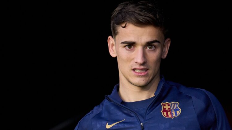 Gavi, antes de un partido del Barcelona.