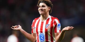 Julián Álvarez celebra un gol con el Atlético.