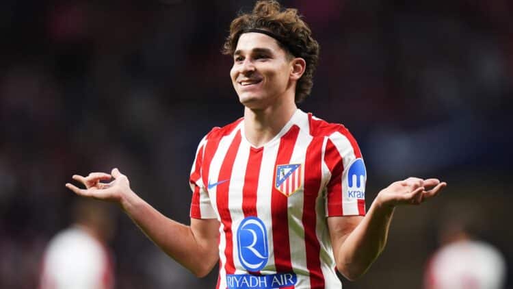 Julián Álvarez celebra un gol con el Atlético.