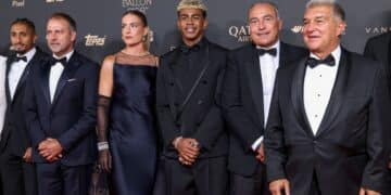 Lamine Yamal, con la expedición del Barça en el Balón de Oro.