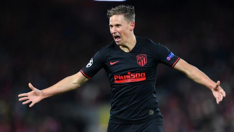 Marcos Llorente celebra su gol en el Liverpool - Atlético.