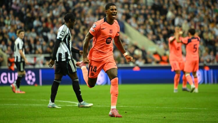Rashford celebra uno de sus goles al Newcastle.