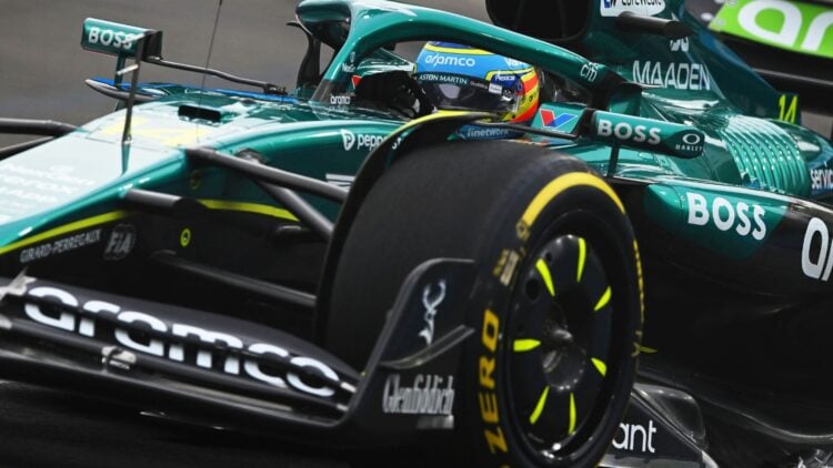 Aston Martin Alonso rendimiento viernes