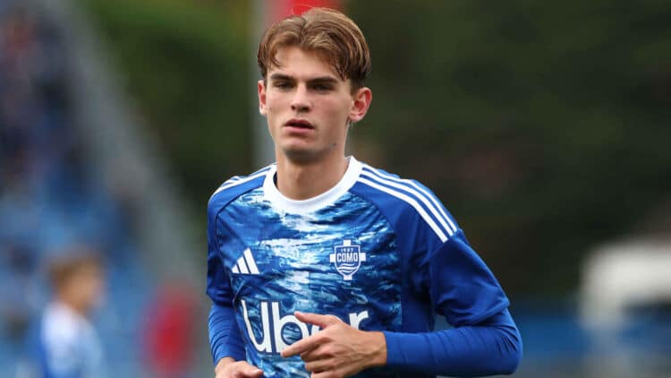 Nico paz real madrid como