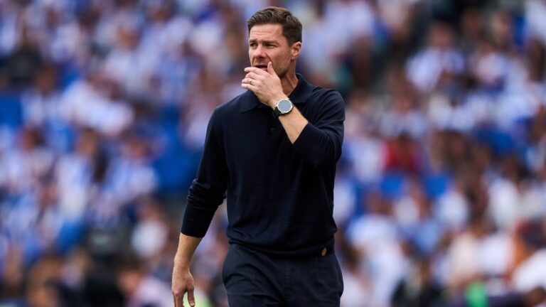 Xabi Alonso delanteros