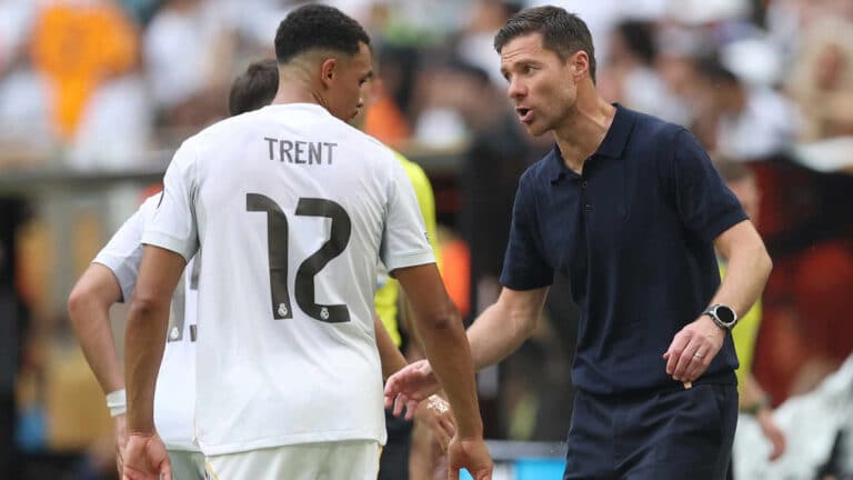 Xabi Alonso problema laterales Trent Carvajal