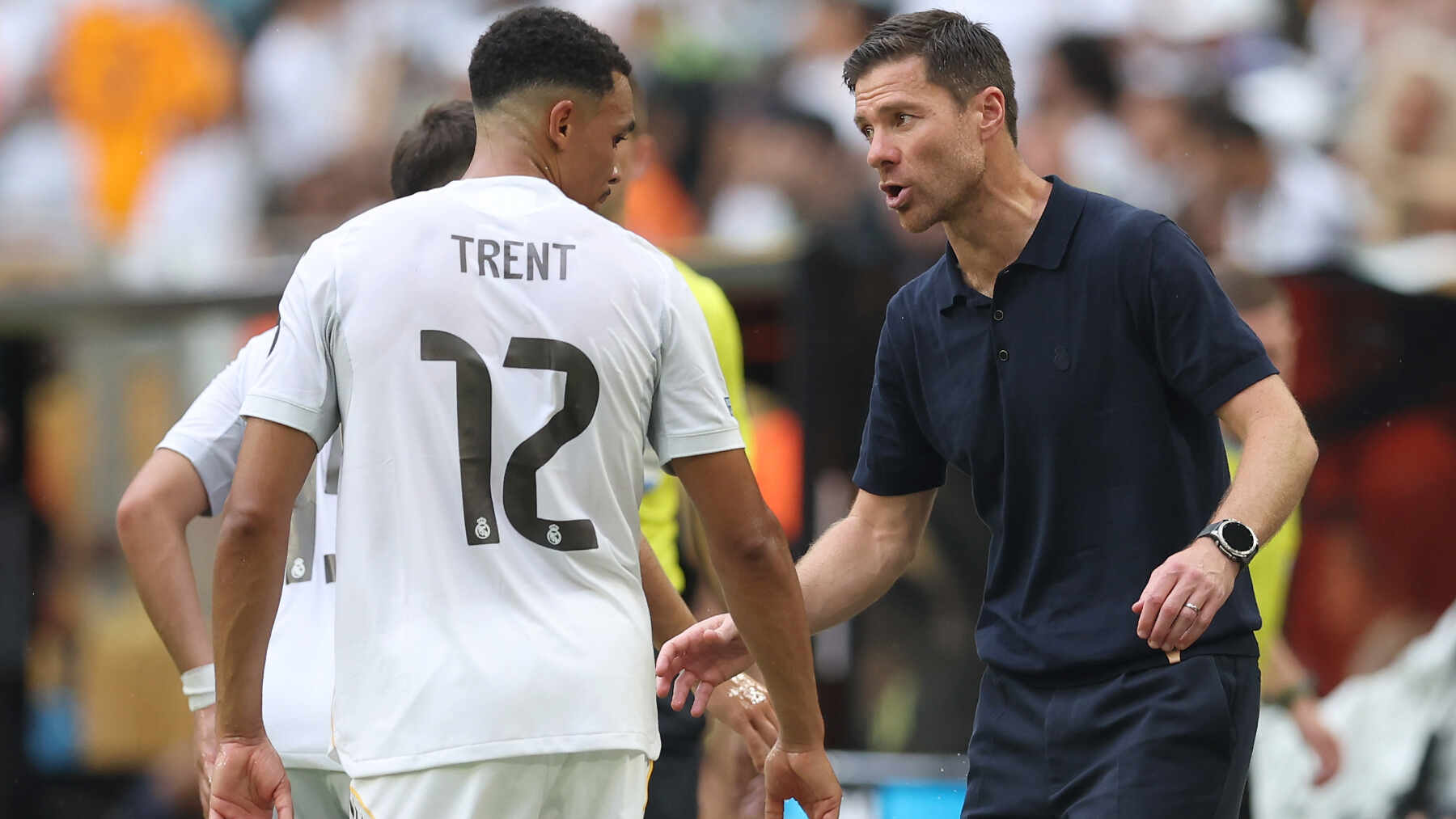 Xabi Alonso problema laterales Trent Carvajal