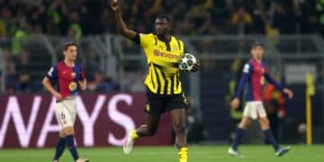 Guirassy, tras marcarle un gol al Barcelona.