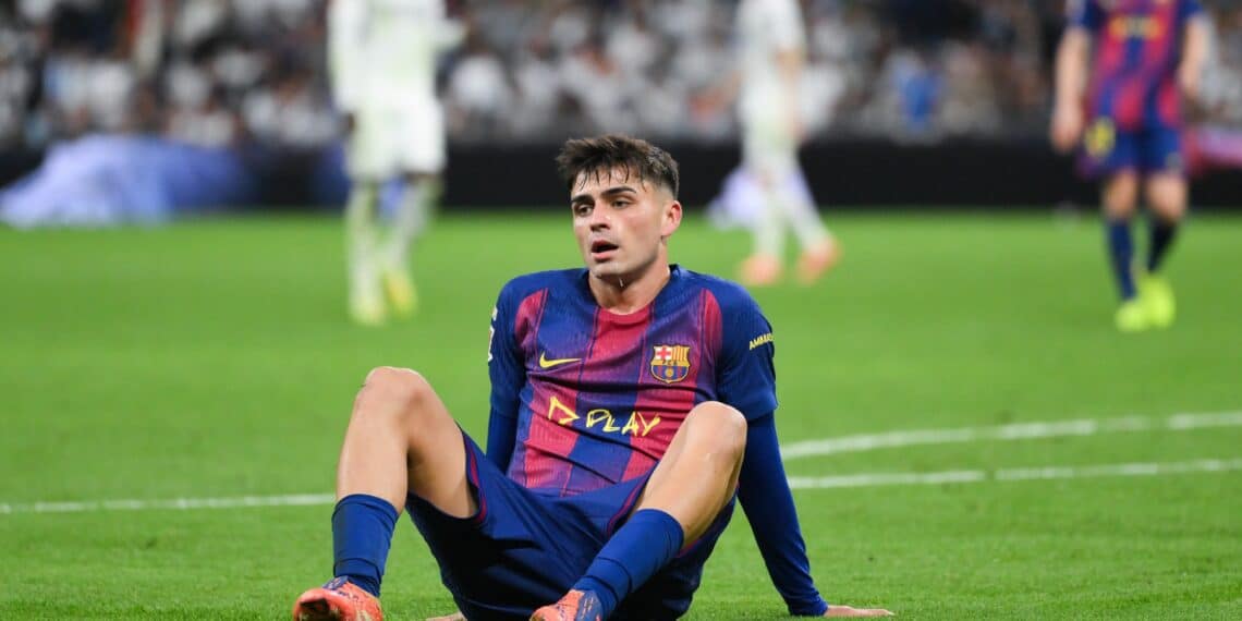 Pedri, durante el Clásico.