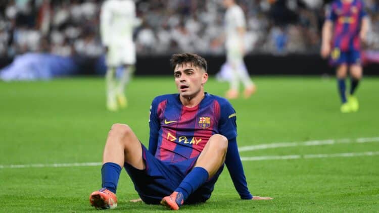 Pedri, durante el Clásico.