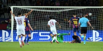 Imagen del primer gol del PSG contra el Barcelona.