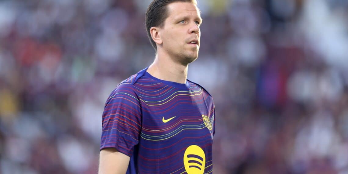 Szczesny, calentando con el Barcelona.