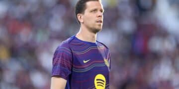 Szczesny, calentando con el Barcelona.