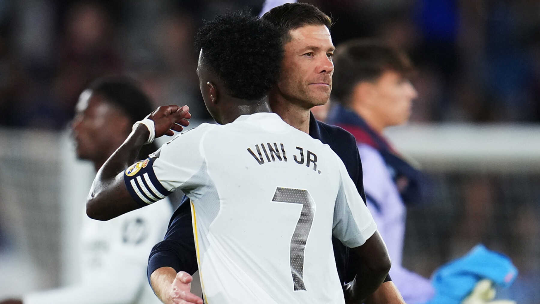 real madrid xabi alonso vinicius renovación