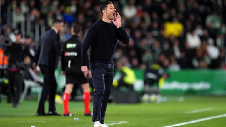 Xabi Alonso futuro real madrid atenas