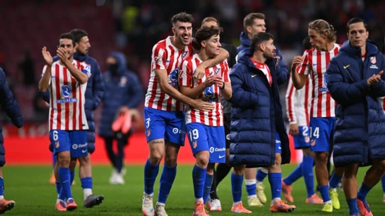 Los jugadores del Atlético celebran la victoria.