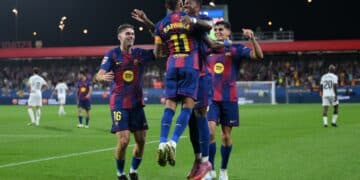 Los jugadores del Barcelona celebran un gol.