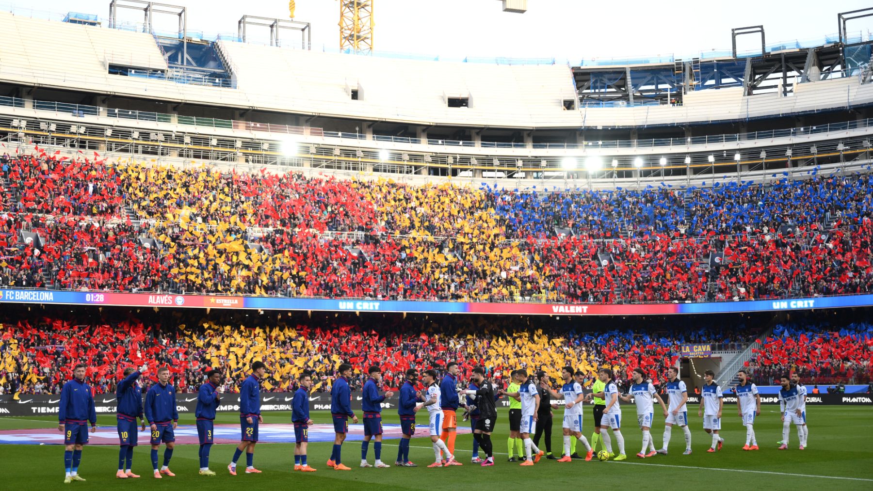 El Camp Nou, antes del Barcelona - Alavés.
