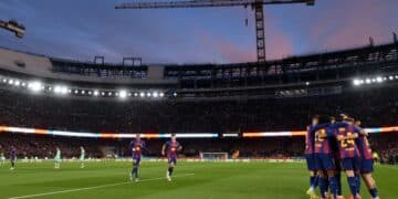 Los jugadores del Barcelona celebran en el Camp Nou.