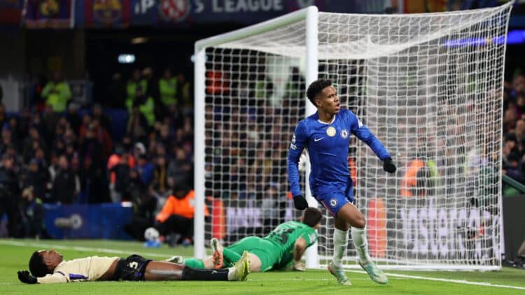 Estevao celebra su gol contra el Barcelona.