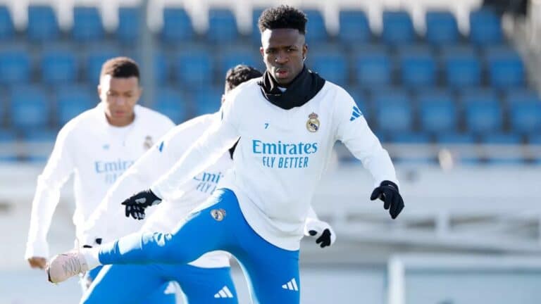 Real Madrid entrenamiento/convocatoria Vinicius Mbappé