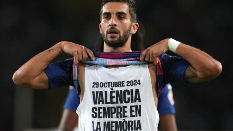 Ferran Torres celebra su gol con el Barcelona.