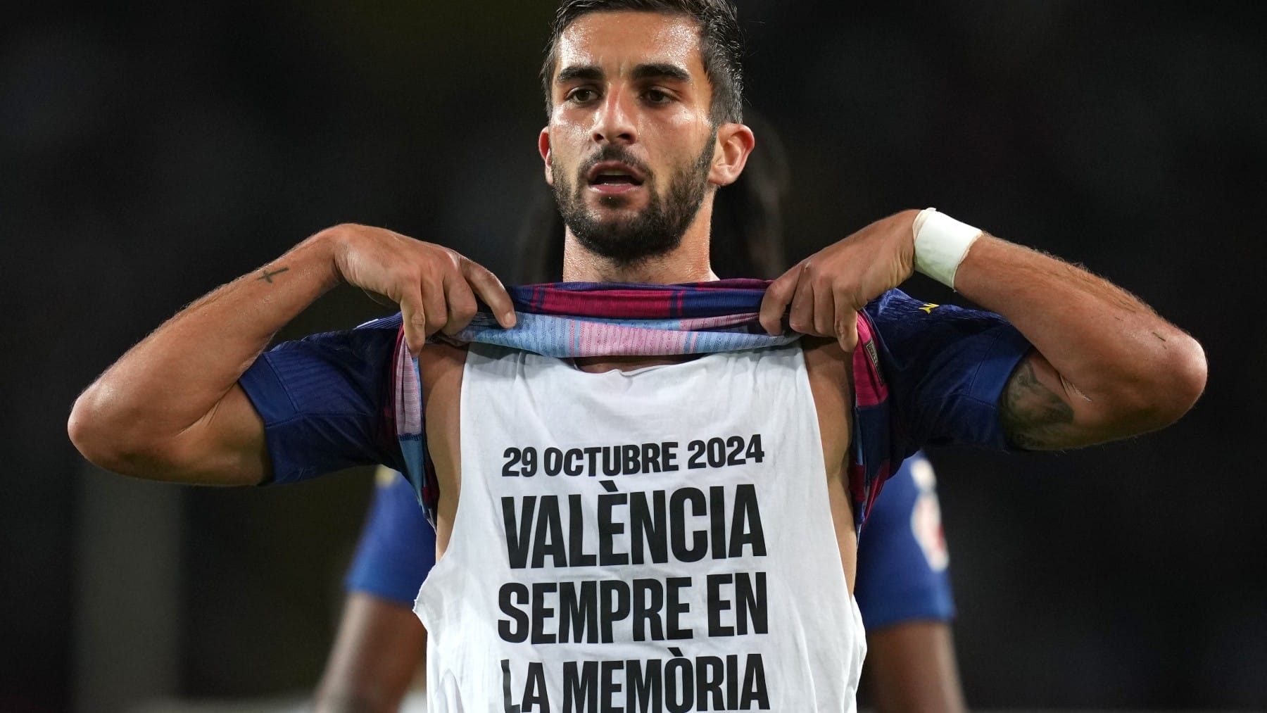 Ferran Torres celebra su gol con el Barcelona.