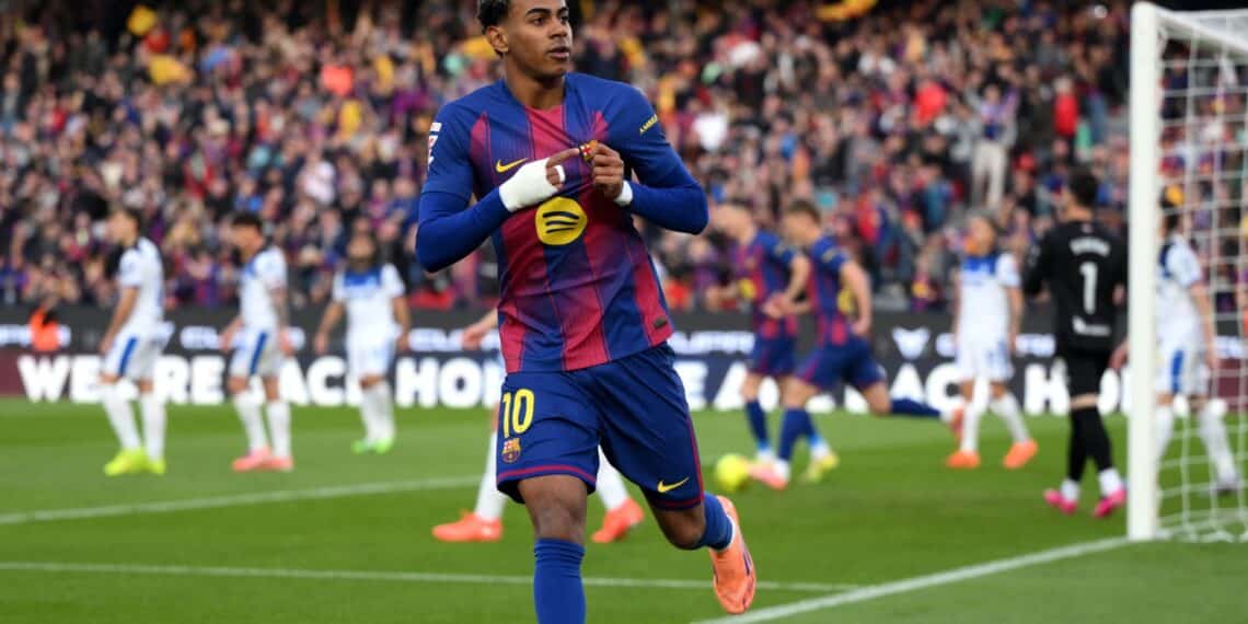 Lamine Yamal celebra su gol en el Barcelona - Alavés.
