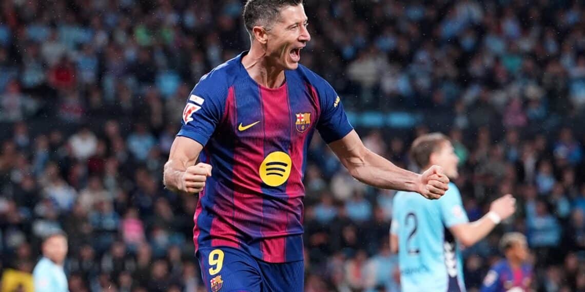 Lewandowski celebra un gol en el Celta - Barcelona.