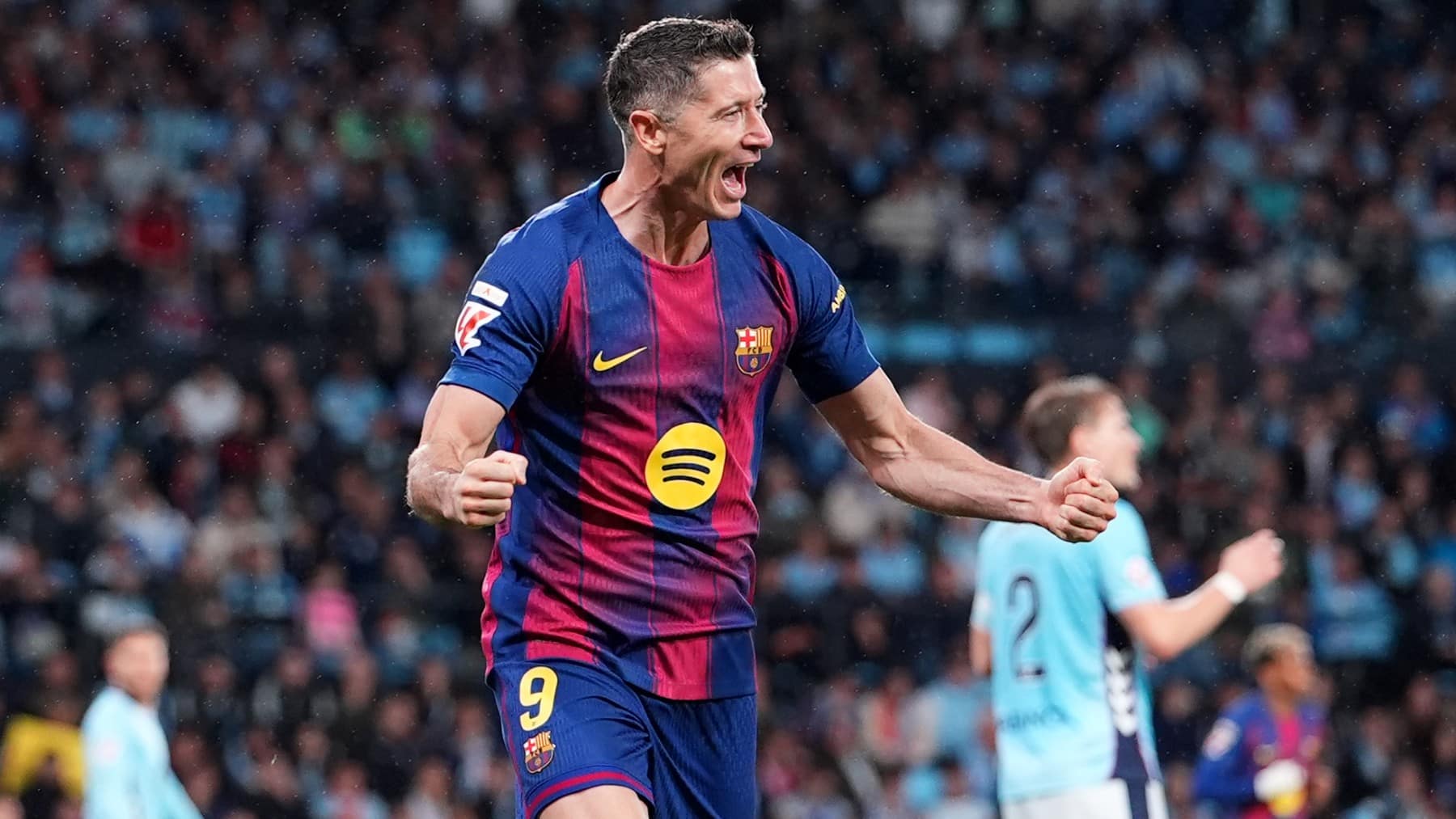 Lewandowski celebra un gol en el Celta - Barcelona.