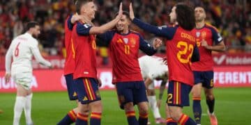 Dani Olmo celebra su gol con España.