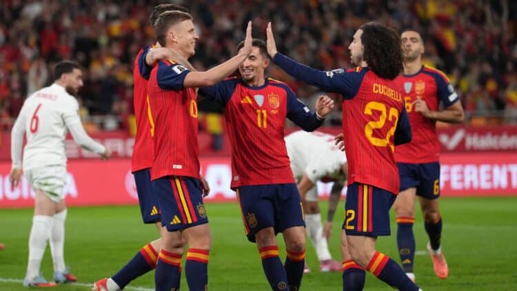 Dani Olmo celebra su gol con España.