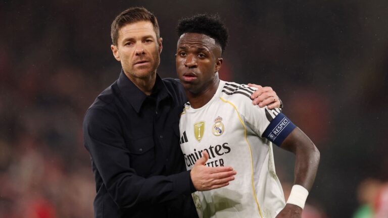 Xabi Alonso vestuario roto