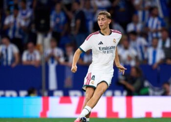 Huijsen regresa al once de España