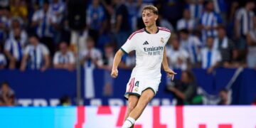 Huijsen regresa al once de España