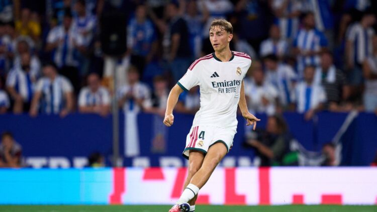 Huijsen regresa al once de España